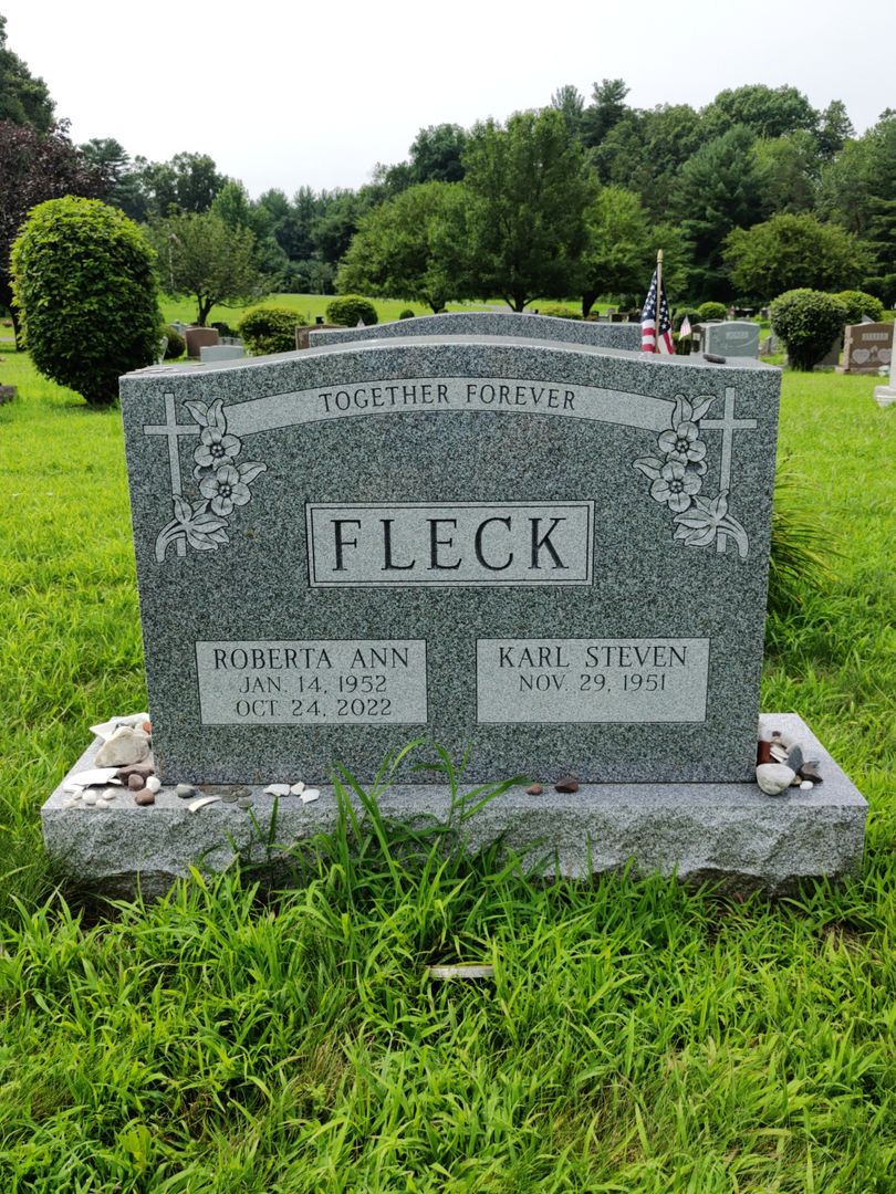 Roberta Ann Fleck's grave. Photo 1