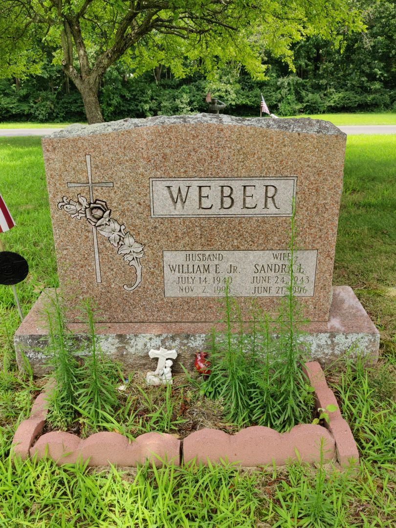 Sandra L. Weber's grave. Photo 1