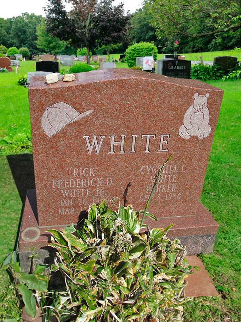 Frederick D. "Rick" White Junior's grave. Photo 1