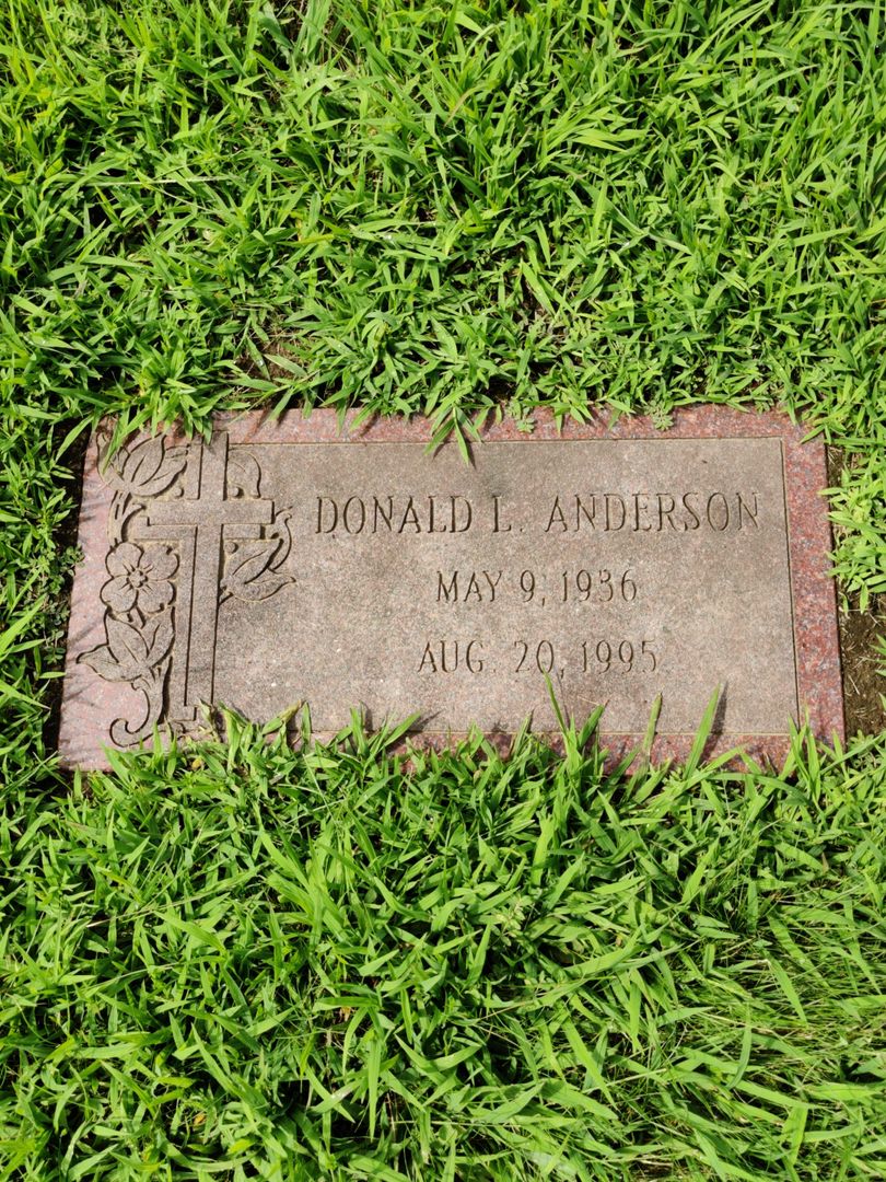 Donald L. Anderson's grave. Photo 1