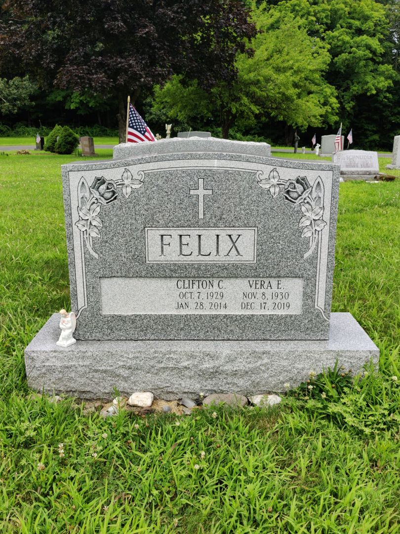 Vera E. Felix's grave. Photo 1
