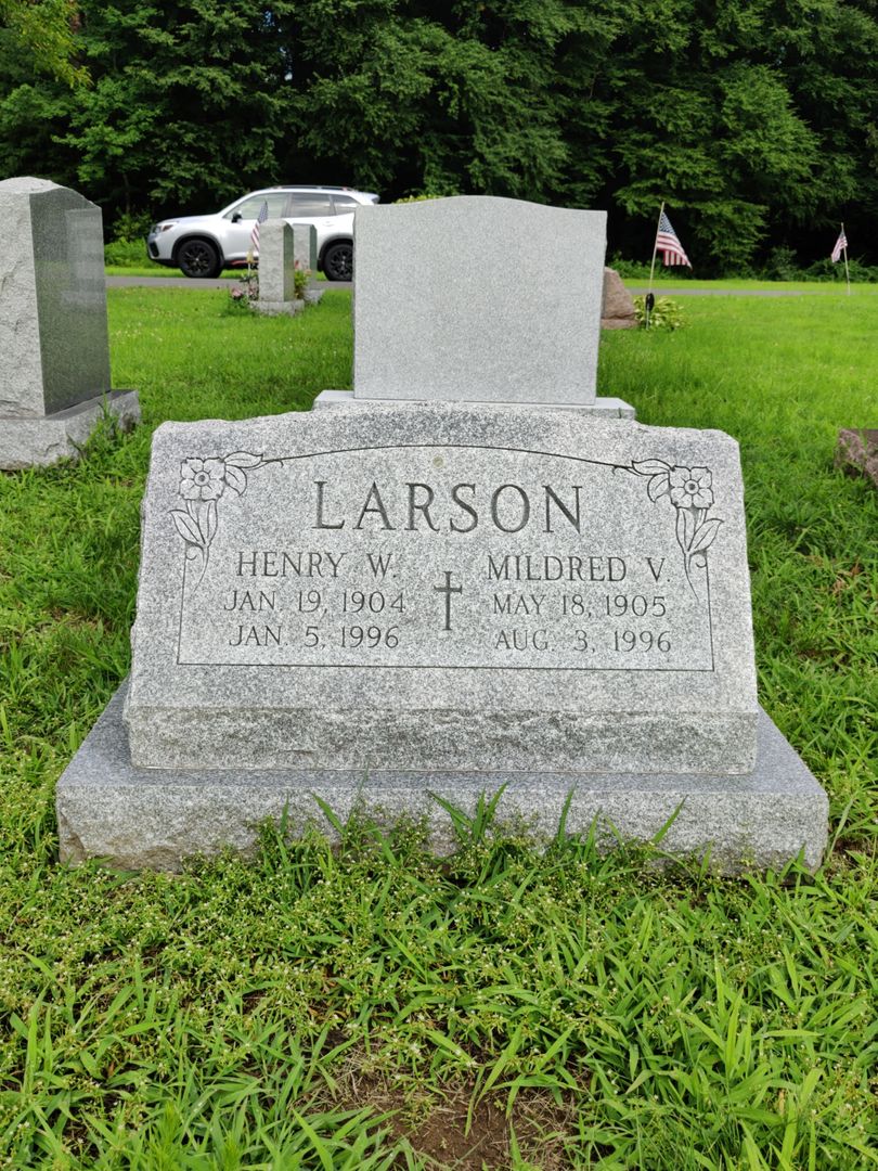 Mildred V. Larson's grave. Photo 1