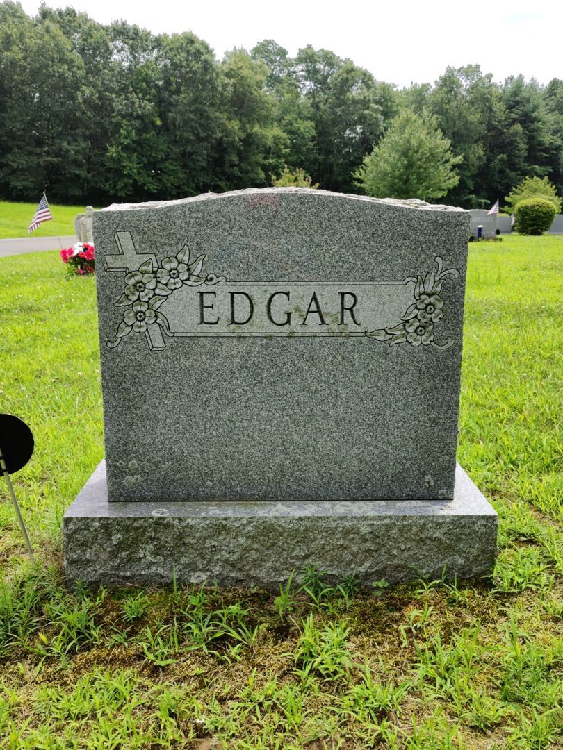 Alexander J. Edgar's grave. Photo 1