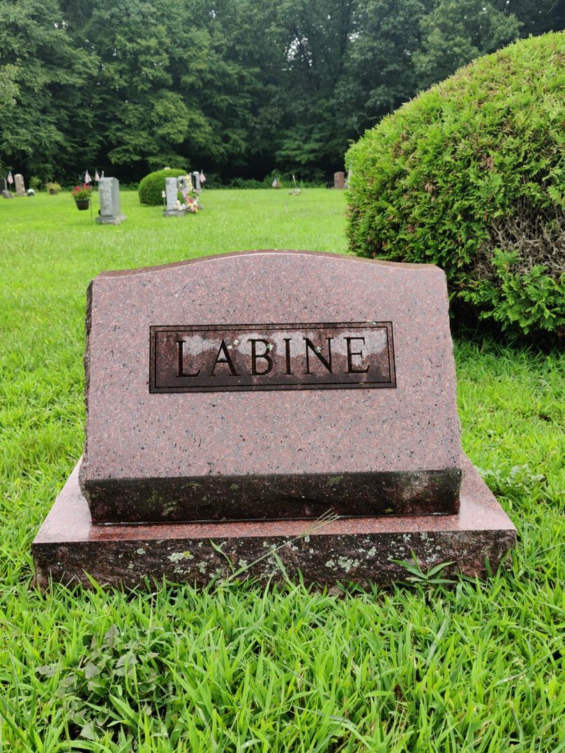 Marguerite Faille Labine's grave. Photo 1