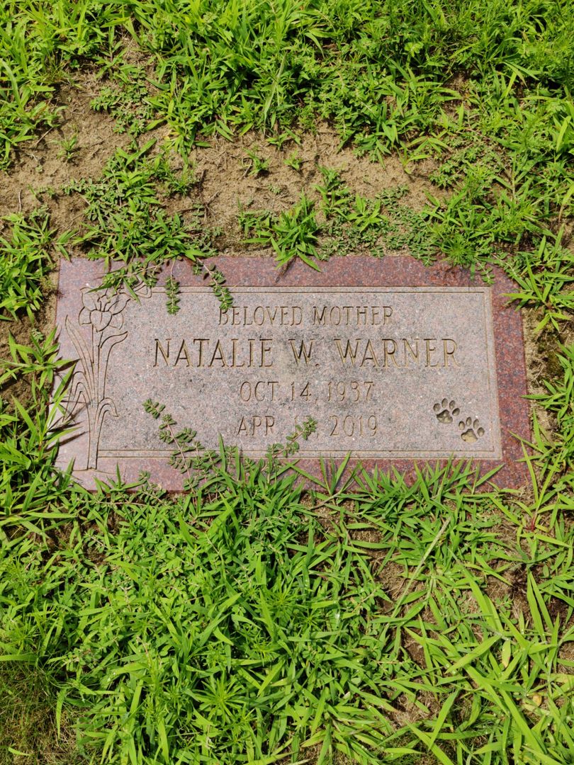 Natalie W. Warner's grave. Photo 1