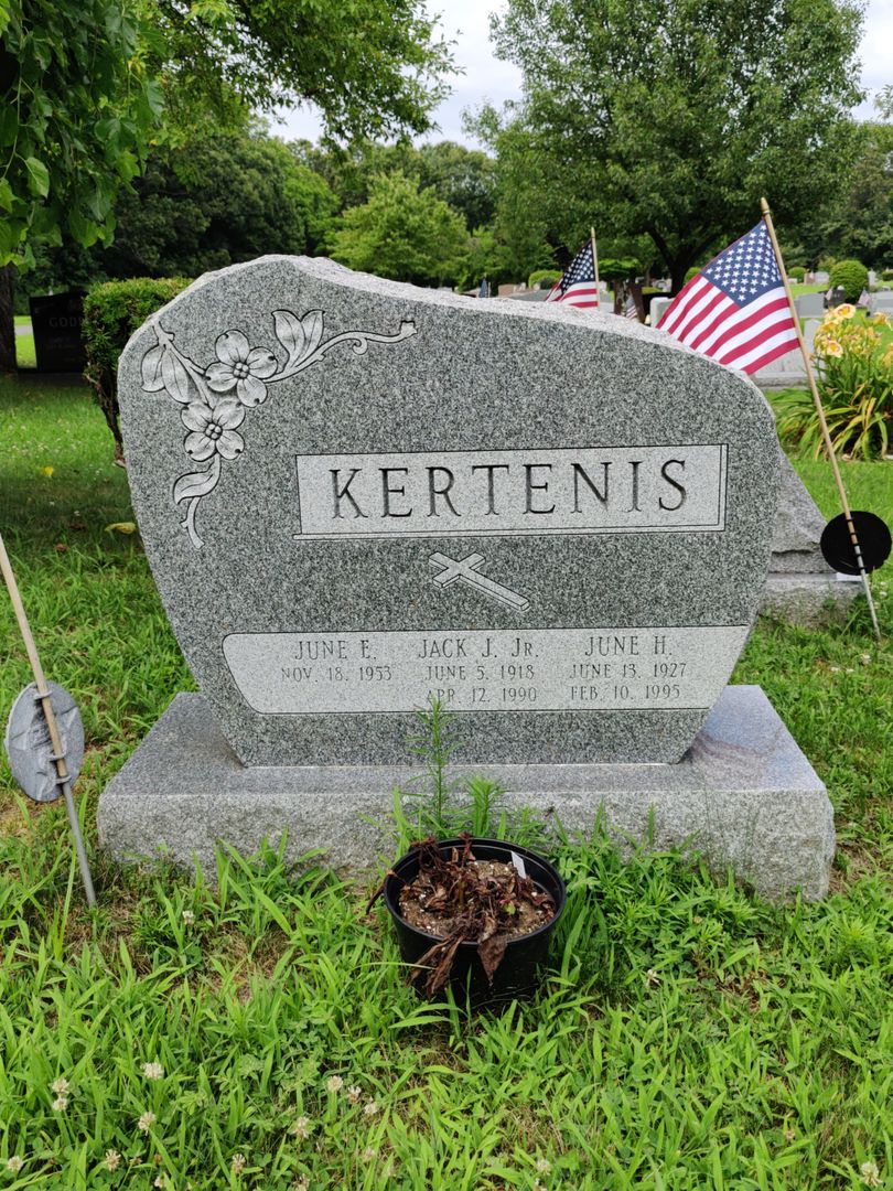 Jack J. Kertenis Junior's grave. Photo 1