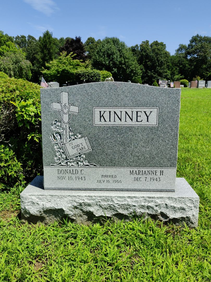 Donald C. Kinney's grave. Photo 1