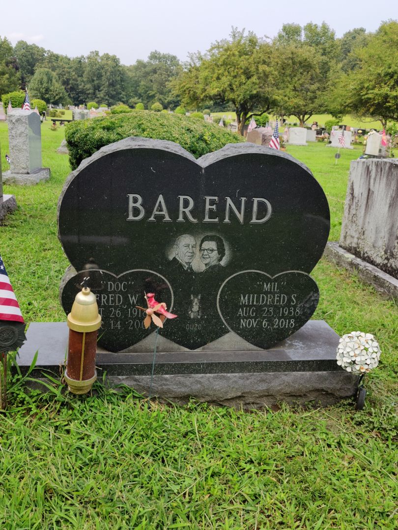 Mildred S. "Mil" Barend's grave. Photo 1