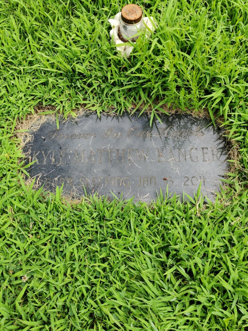 Kyle Matthew Langer's grave. Photo 1