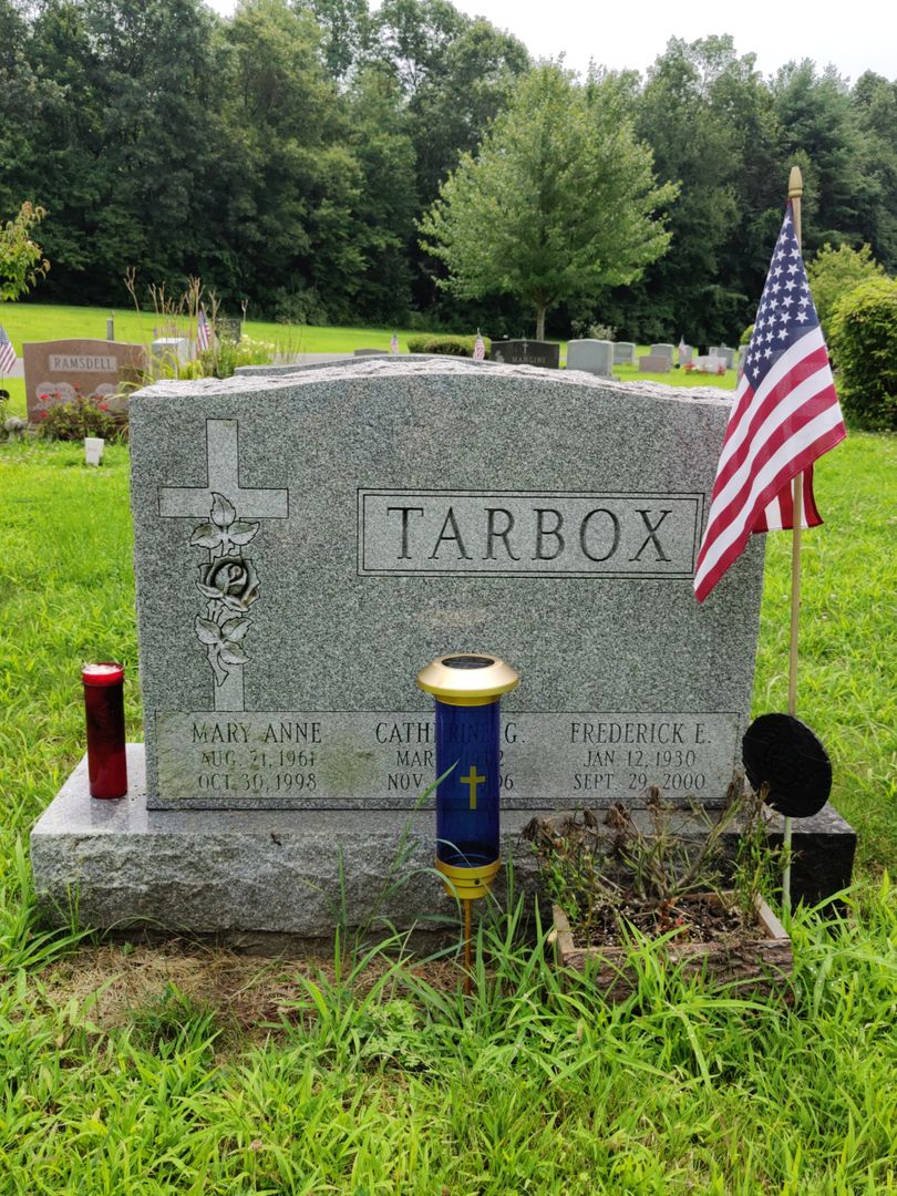 Frederick Elwood Tarbox's grave. Photo 1
