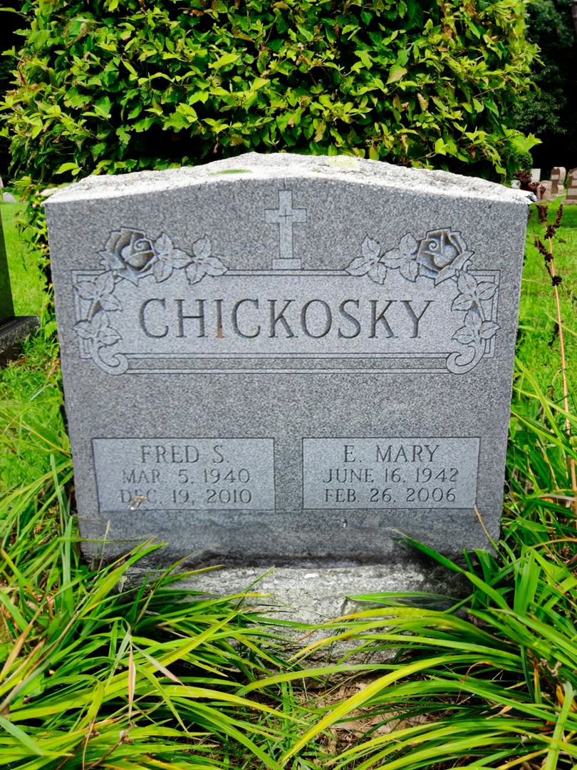 Fred S. Chickosky's grave. Photo 1