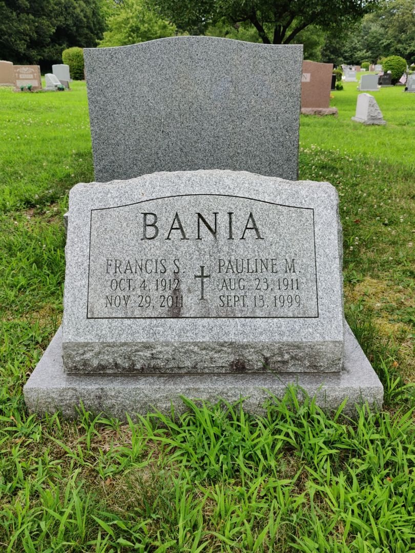 Pauline M. Bania's grave. Photo 1