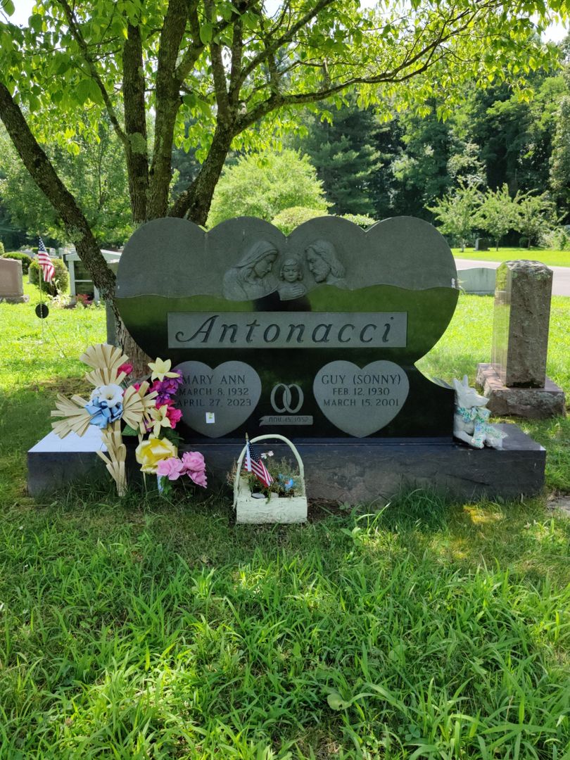 Mary Ann Antonacci's grave. Photo 1